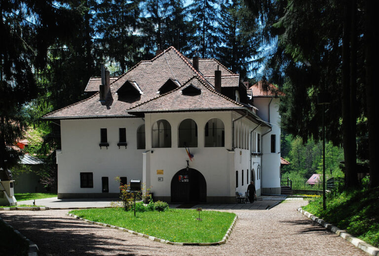 Locuri De Vizitat In Sinaia Atractii Si Obiective Turistice