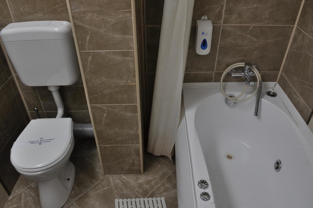 Ave Hotel Victoriei - 211