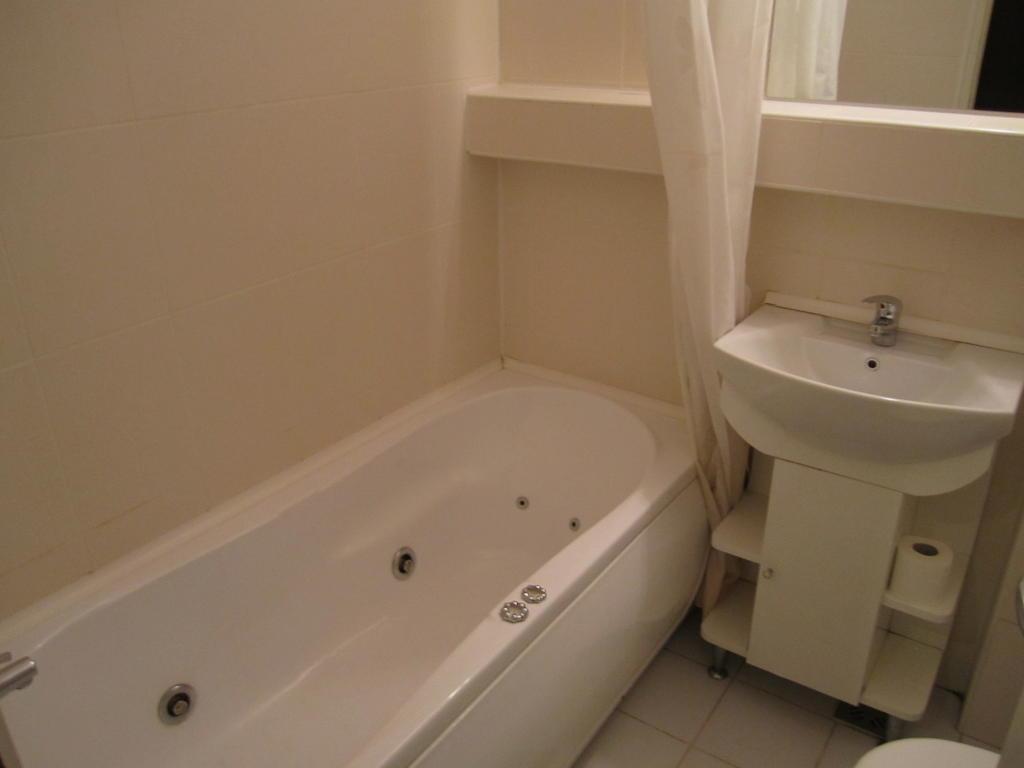 Ave Hotel Victoriei - 679