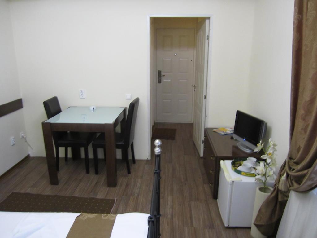Ave Hotel Victoriei - 936