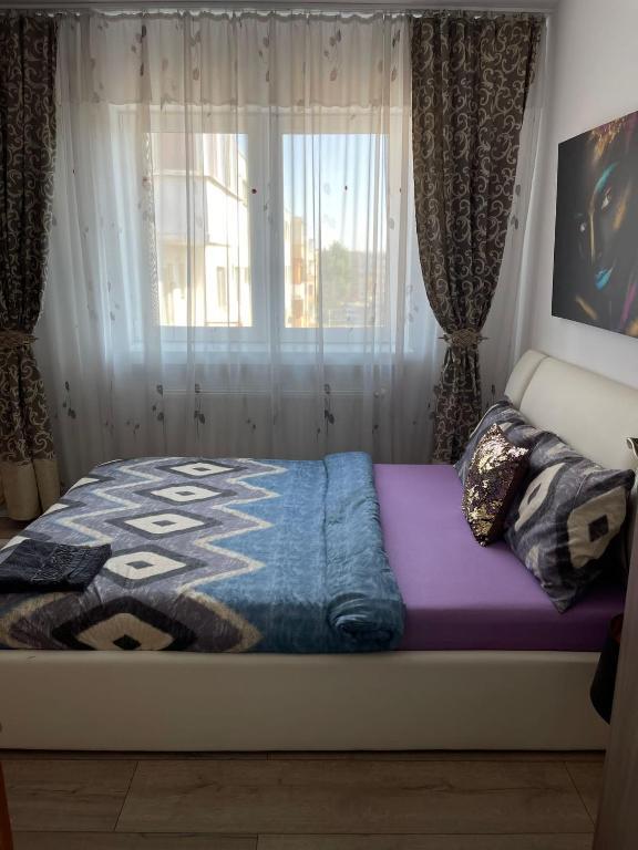 Adriana Home - 425