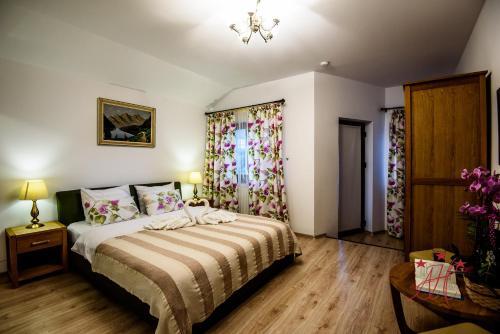 Alexander House - 550