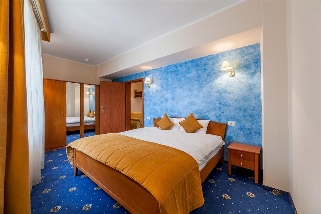 Hotel Sir Royal - 786