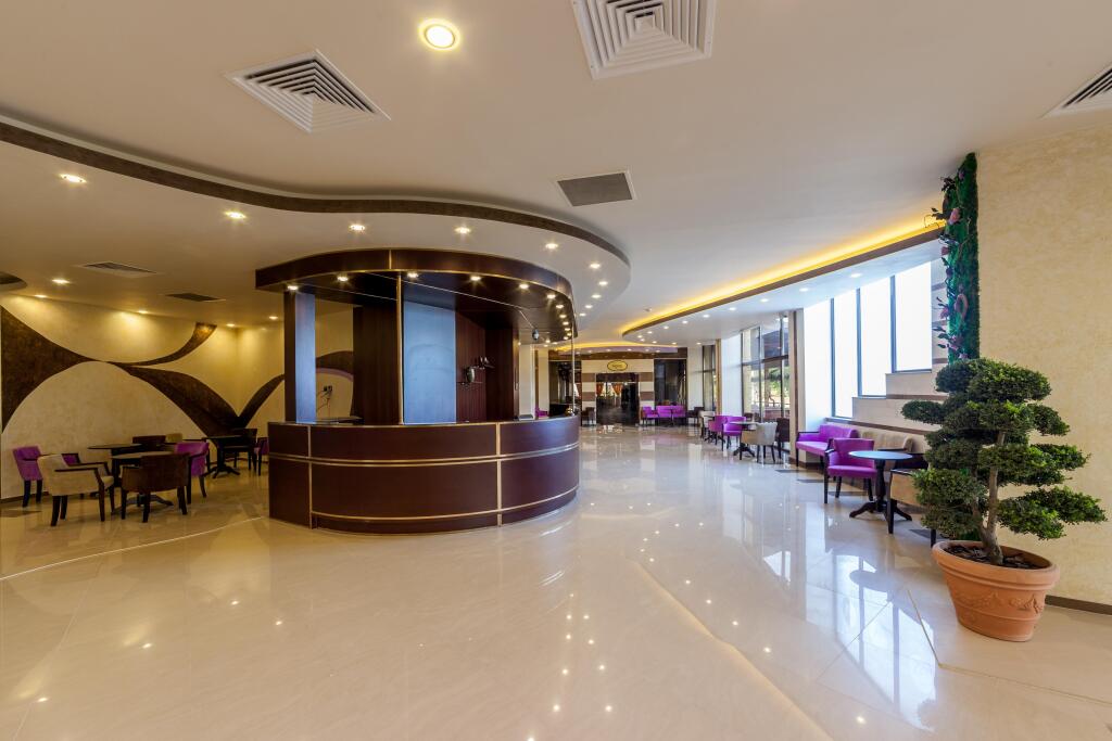 Hotel Sir Royal - 990