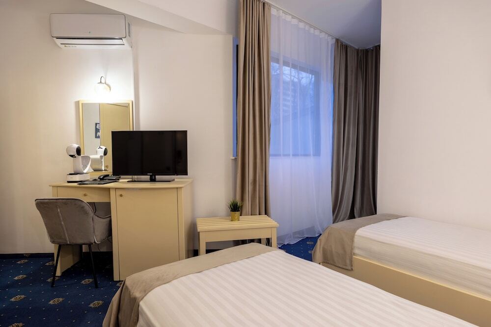 Hotel Sir Royal - 379