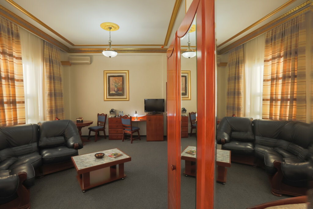 Bucharest Comfort Suites - 716