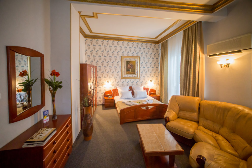 Bucharest Comfort Suites - 425