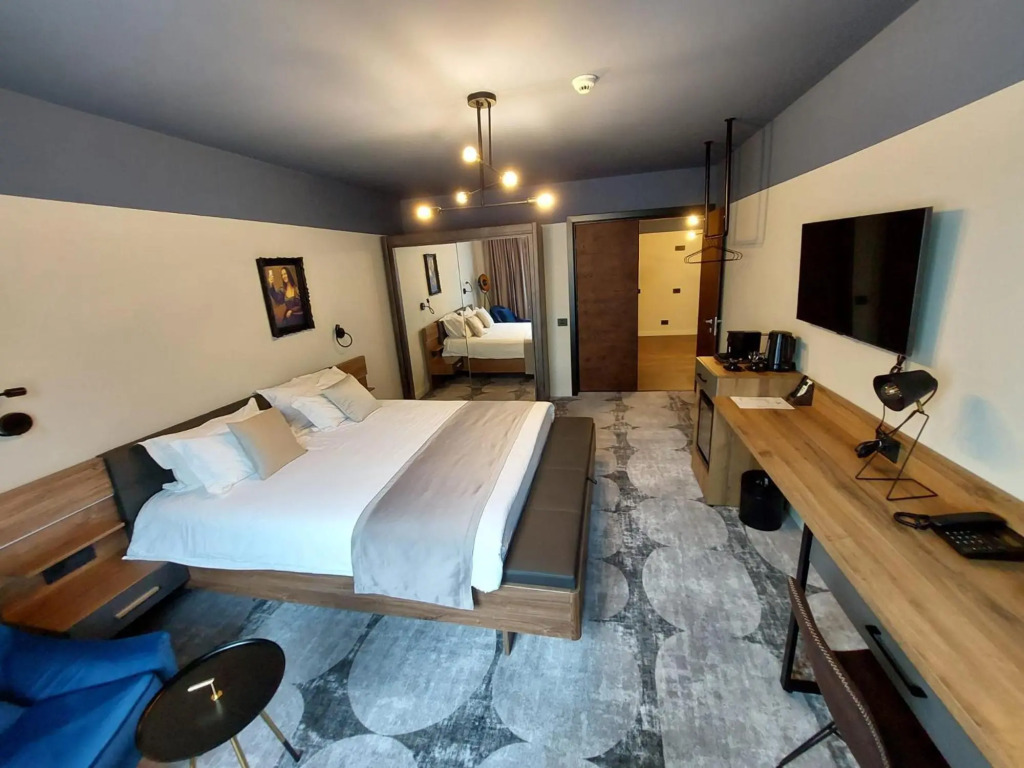 Bucharest Comfort Suites - 665
