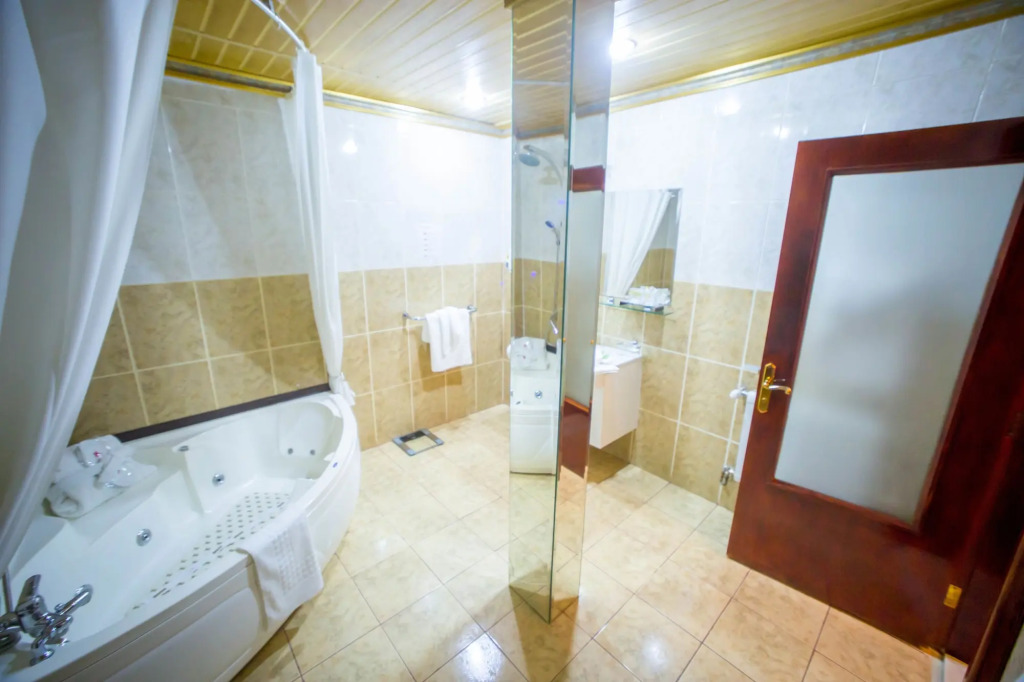 Bucharest Comfort Suites - 758