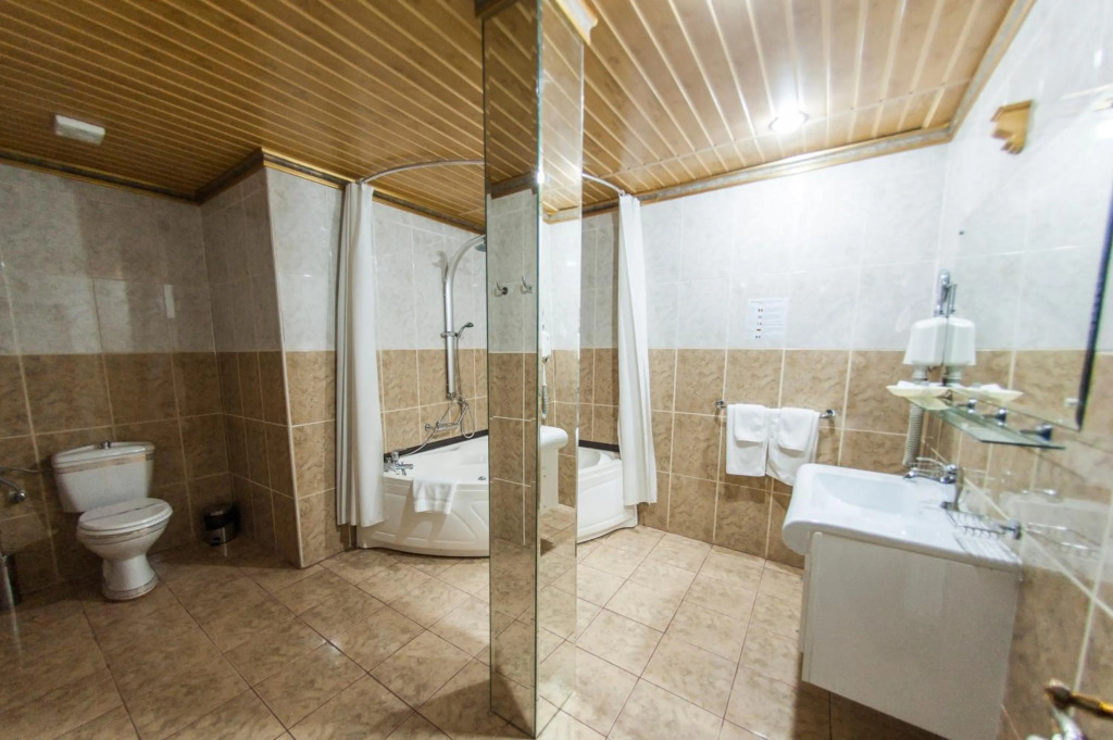 Bucharest Comfort Suites - 866