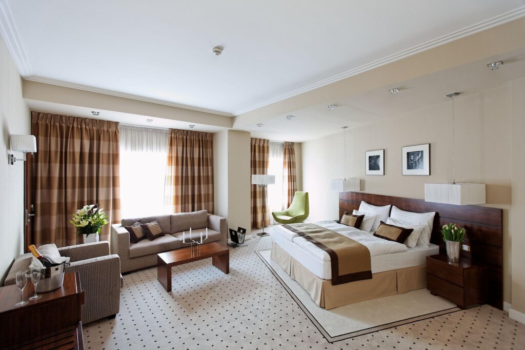 Capital Plaza Hotel - 588
