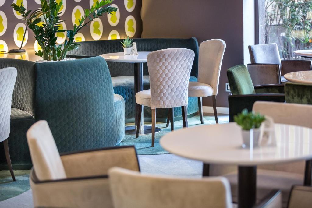 Capital Plaza Hotel - 988
