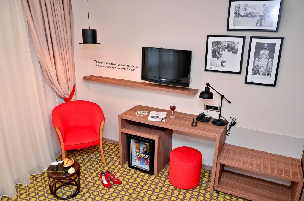 Capitolina City Chic Hotel - 699