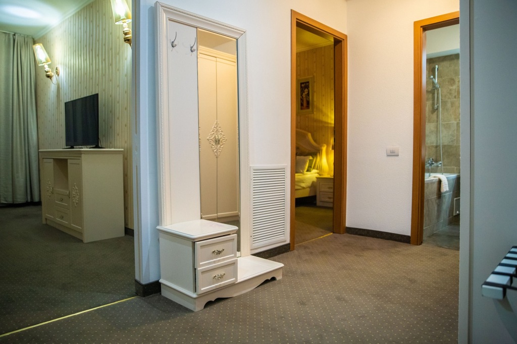 Hotel Carpathia - 999