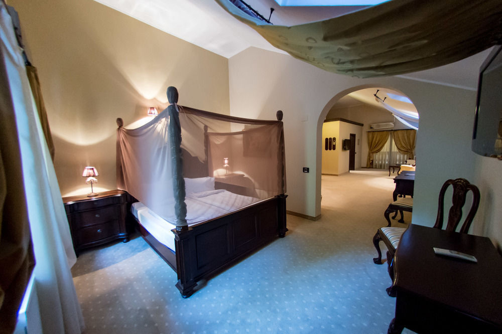 Hotel Classic Inn - 320
