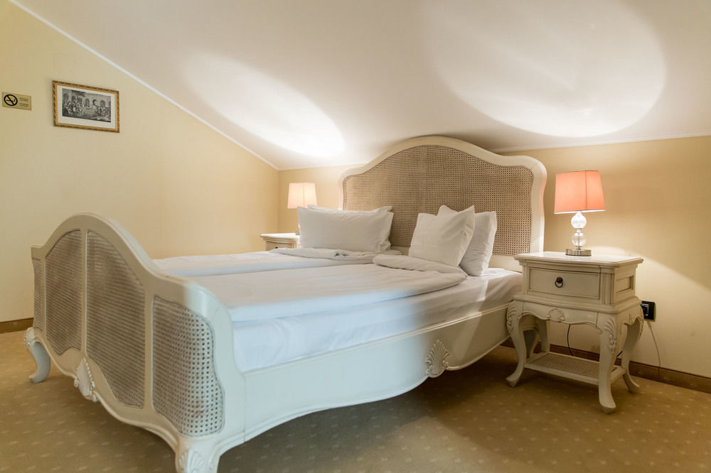 Hotel Classic Inn - 430