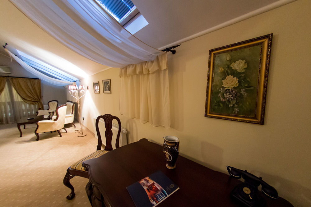 Hotel Classic Inn - 778