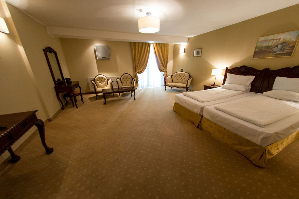 Hotel Classic Inn - 489