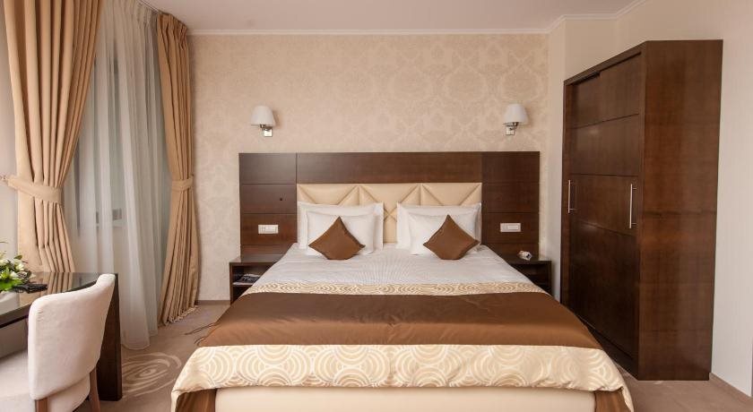 Hotel Coroana De Aur - 830