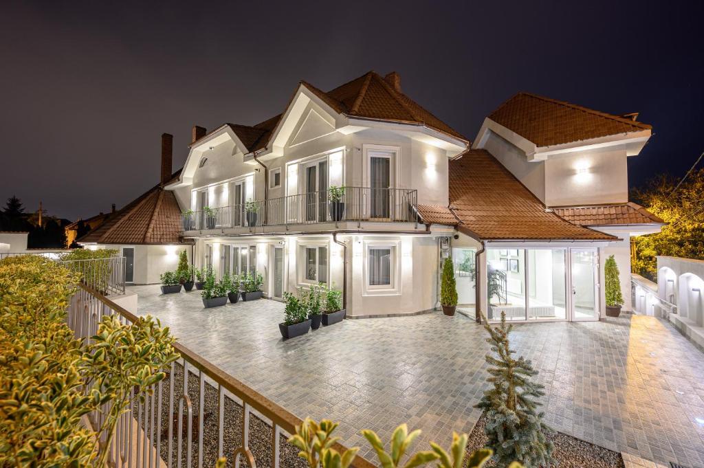 Dozsa Residence - 254
