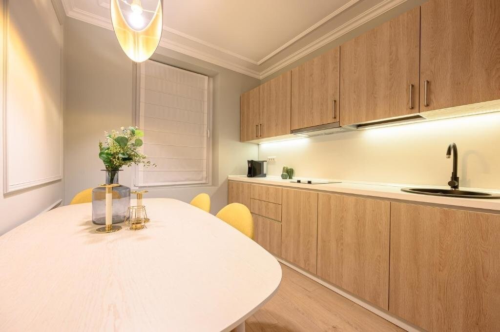 Dozsa Residence - 425