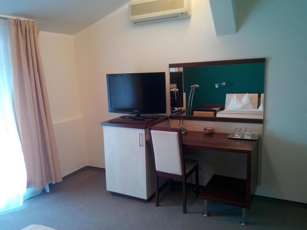 Hotel Baneasa Parc - 972
