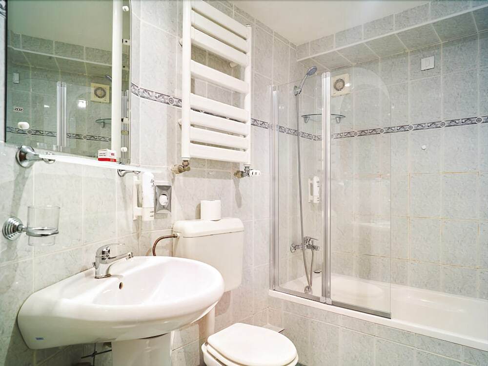 Caro Hotel - 878