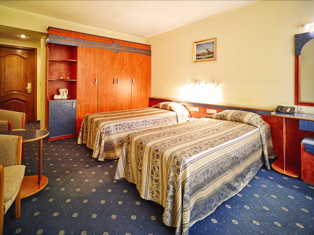 Caro Hotel - 915