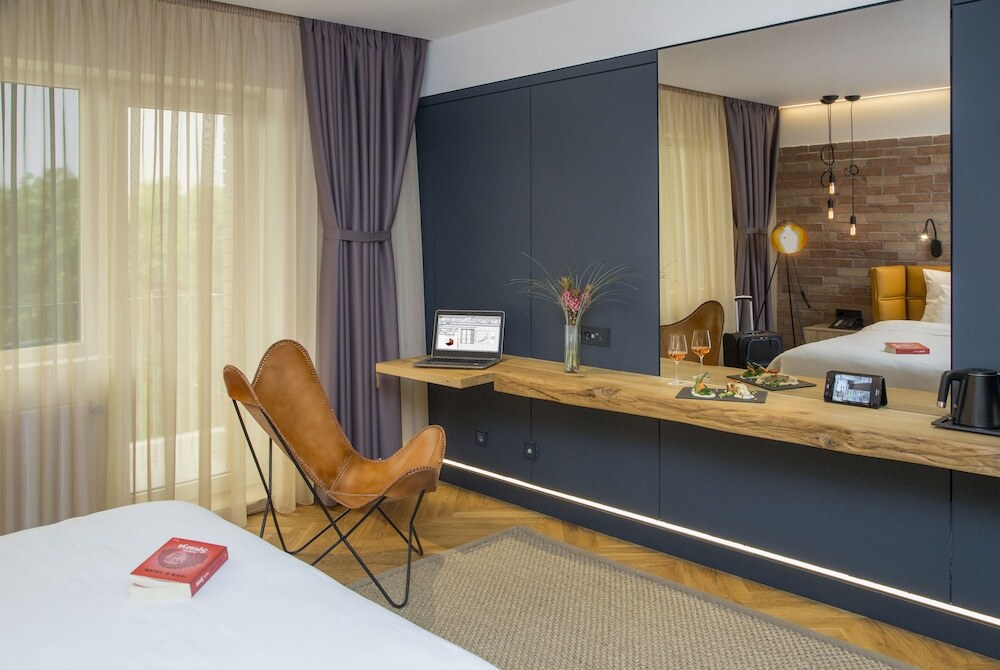 Caro Hotel - 121