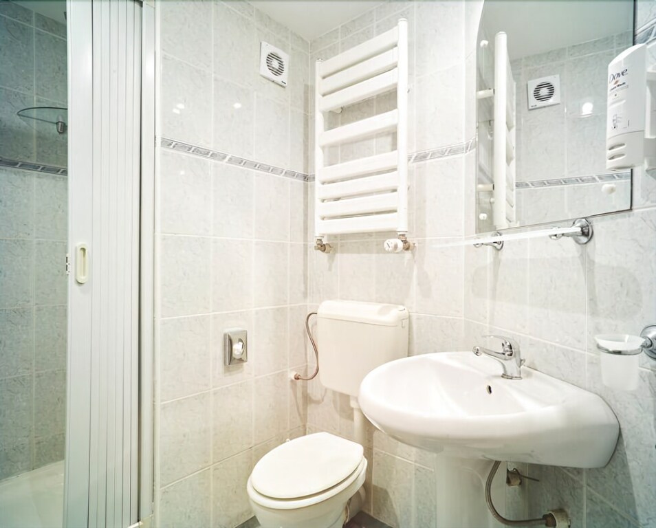 Caro Hotel - 290