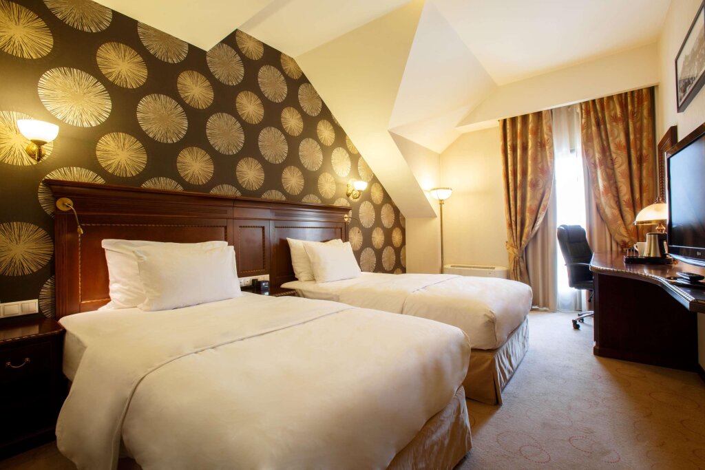 DoubleTree by Hilton Hotel Sighisoara - Cavaler - 924