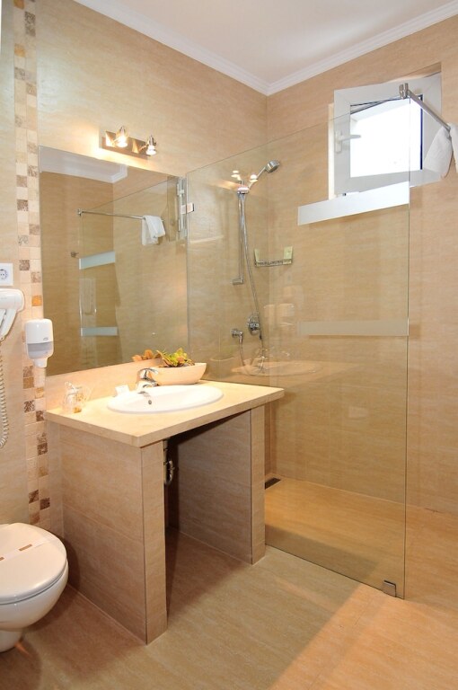 Hotel Confort - 744