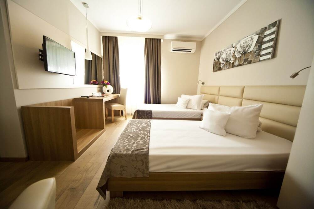 Hotel Confort - 381