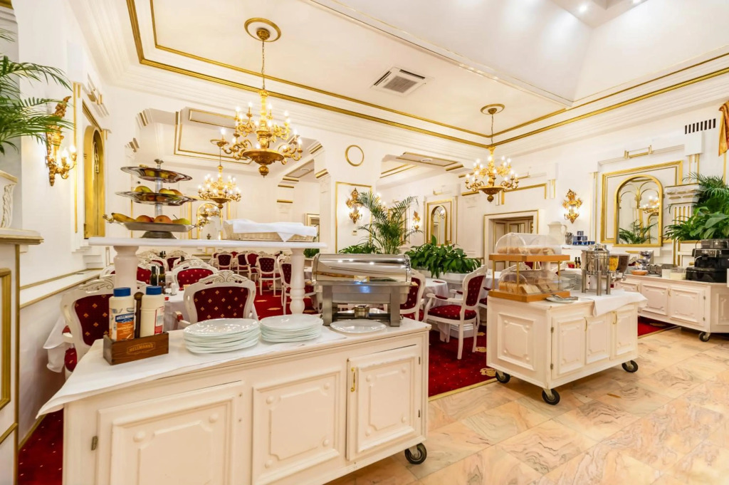 Hotel Imparatul Romanilor - 870