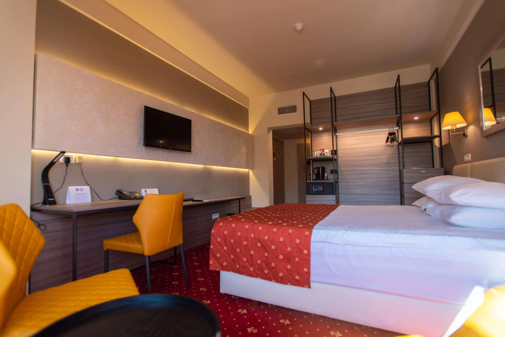 Best Western Plus Lido Hotel - 187