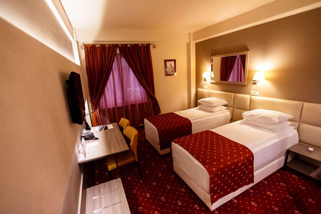 Best Western Plus Lido Hotel - 576