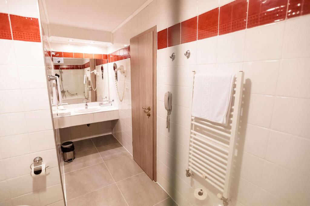 Best Western Plus Lido Hotel - 450