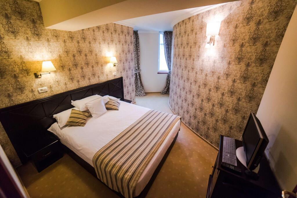 Best Western Plus Lido Hotel - 827