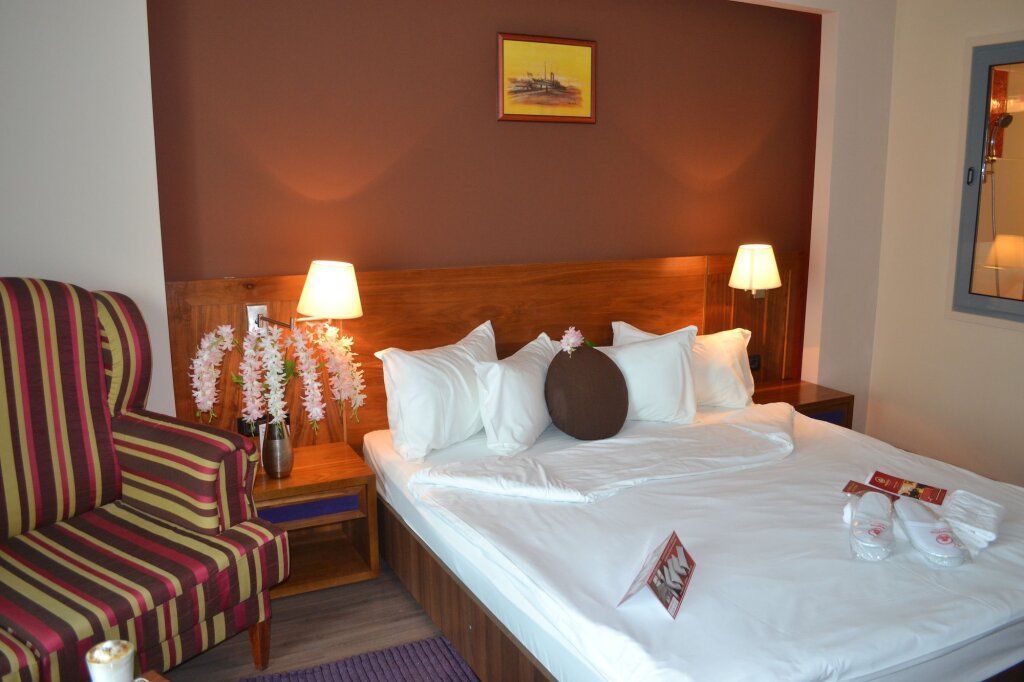 Hotel Phoenicia Express - 210