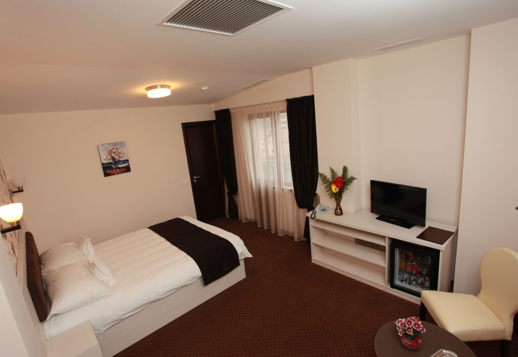 West Plaza Hotel - 119