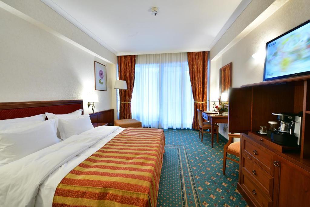 Lux Garden Hotel - 870