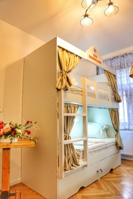 Old Downtown Hostel - 392