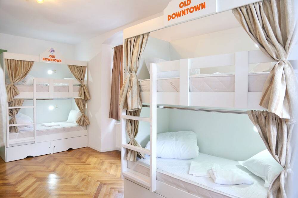 Old Downtown Hostel - 392