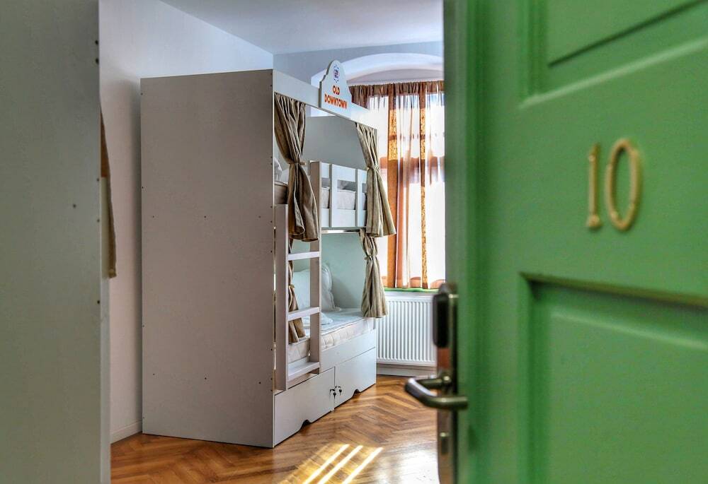 Old Downtown Hostel - 523