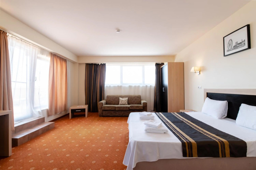 Hotel Oxford Inn & Suites - 811