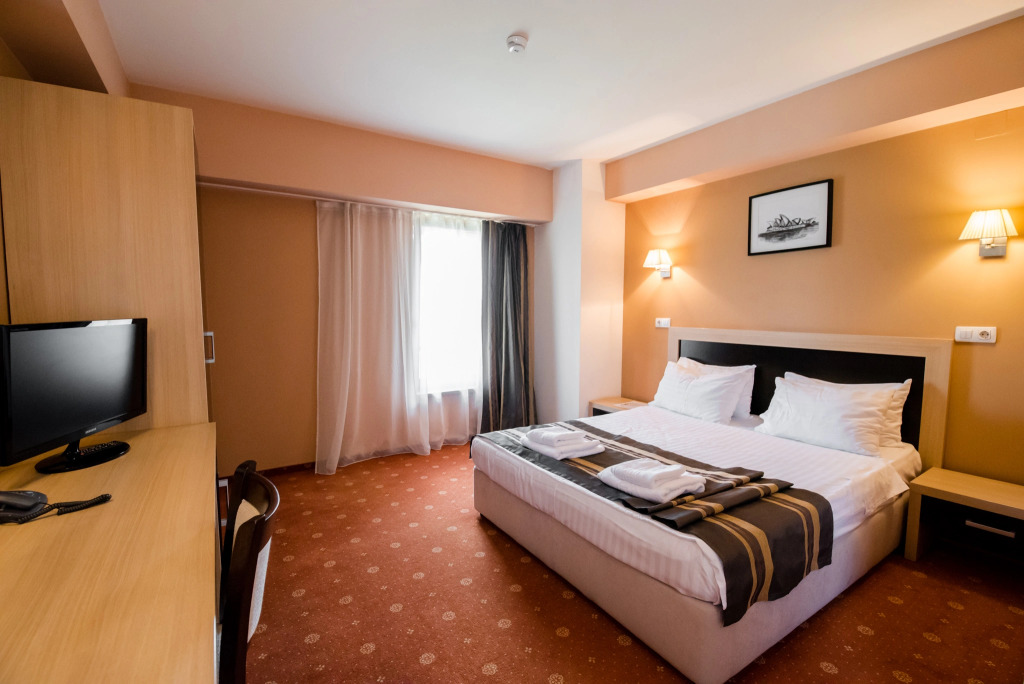 Hotel Oxford Inn & Suites - 495
