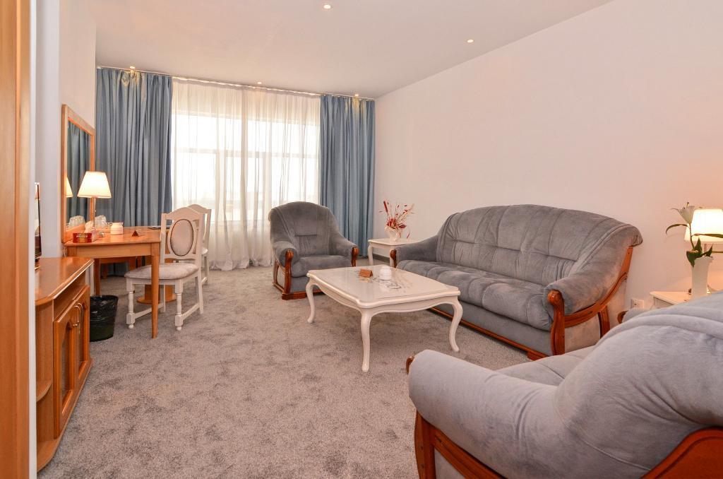 Queen Vera Hotel - 707