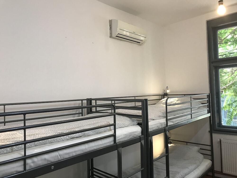 Passpartout Hostel - 180