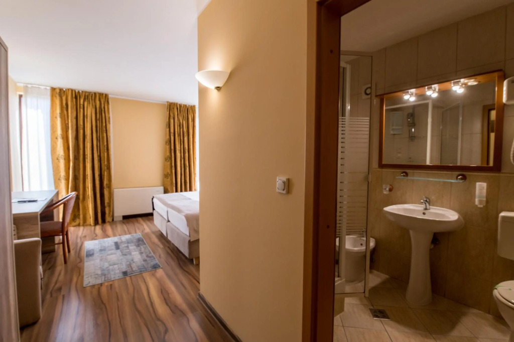 Perla Hotel - 1000
