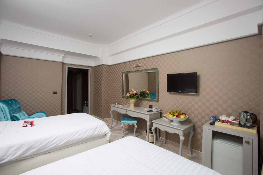 Phoenicia Grand Hotel - 330